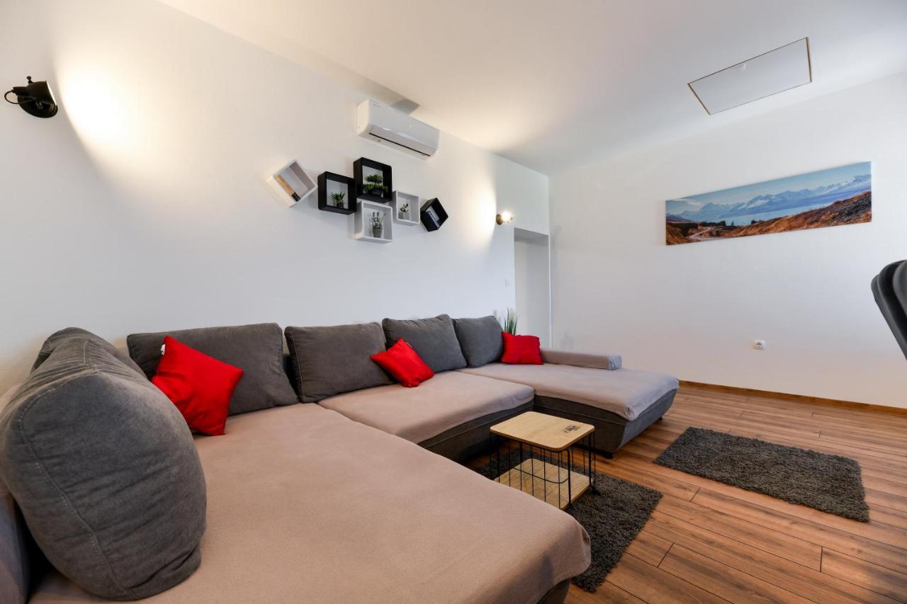 Holiday Home Skevini Dvori Starigrad Paklenica Esterno foto