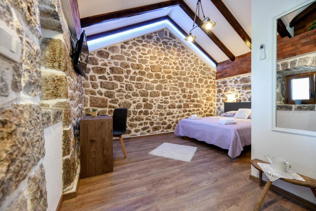 Holiday Home Skevini Dvori Starigrad Paklenica Esterno foto