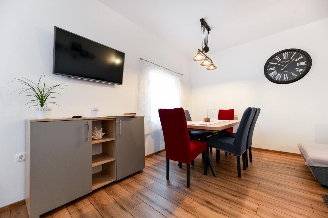 Holiday Home Skevini Dvori Starigrad Paklenica Esterno foto