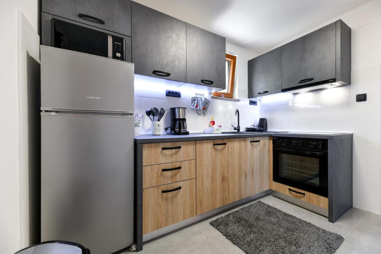Holiday Home Skevini Dvori Starigrad Paklenica Esterno foto