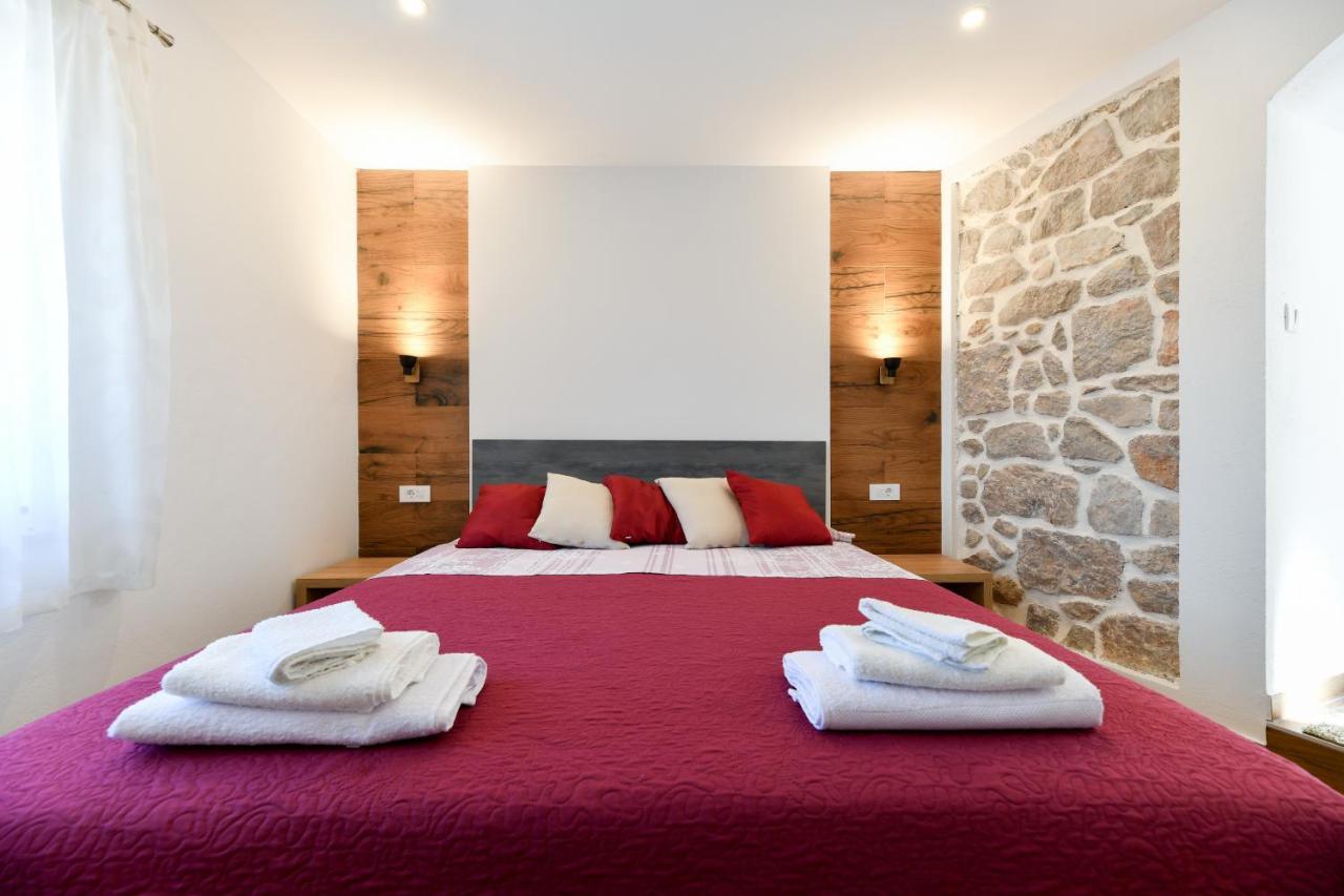 Holiday Home Skevini Dvori Starigrad Paklenica Esterno foto