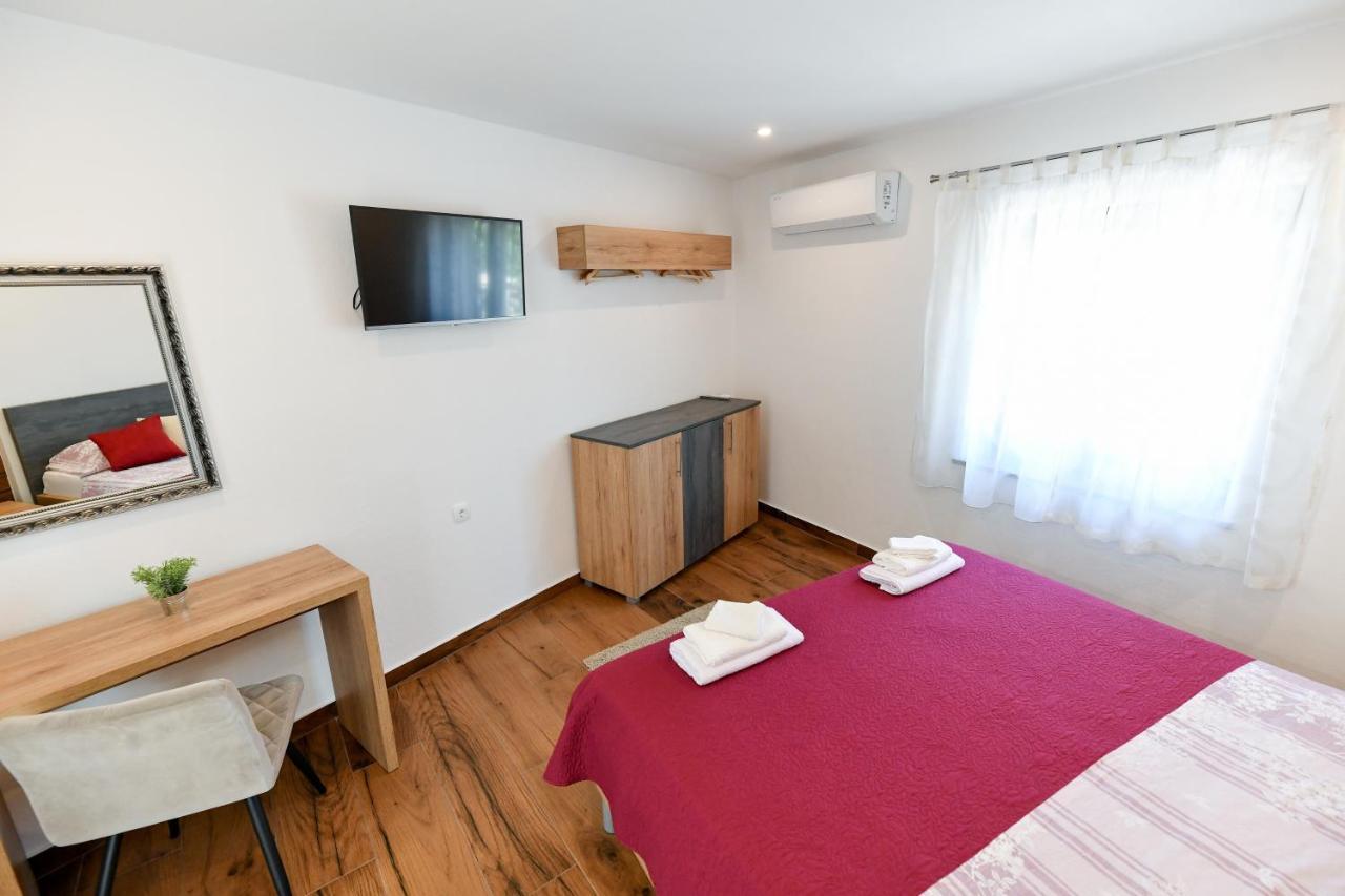 Holiday Home Skevini Dvori Starigrad Paklenica Esterno foto