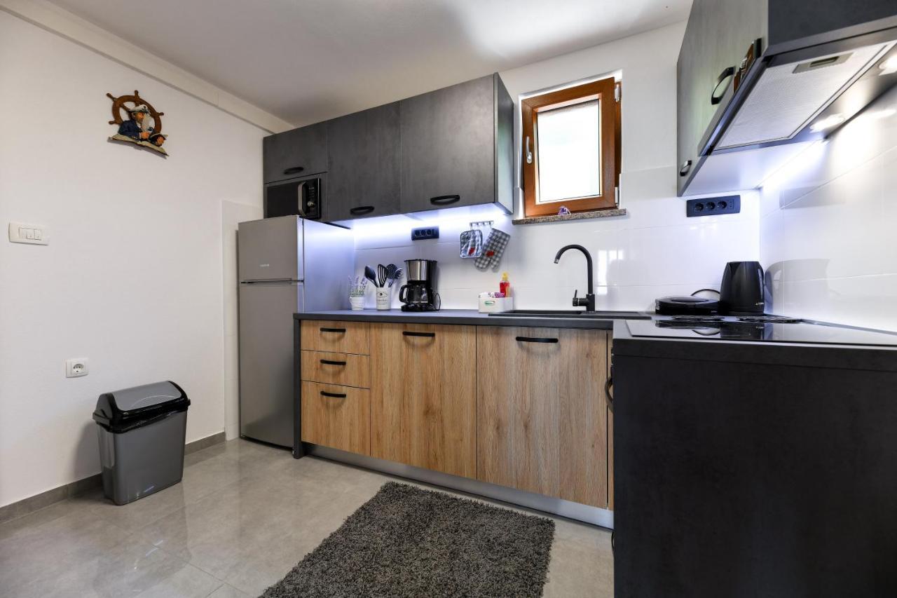 Holiday Home Skevini Dvori Starigrad Paklenica Esterno foto