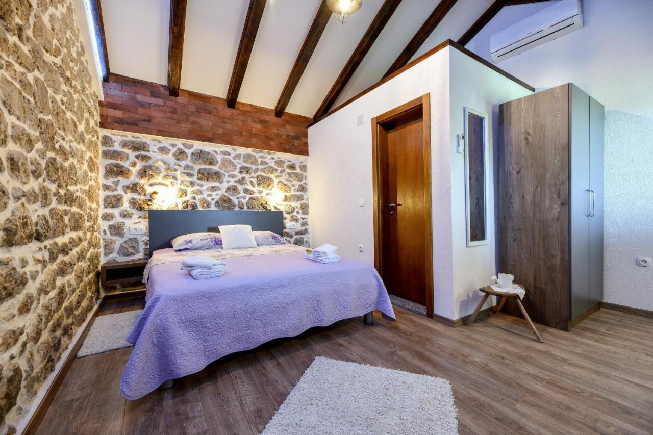 Holiday Home Skevini Dvori Starigrad Paklenica Esterno foto