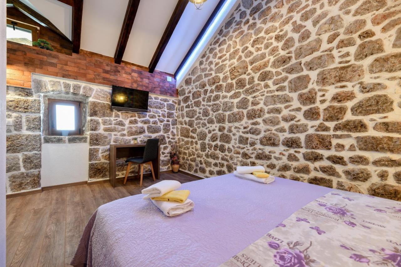 Holiday Home Skevini Dvori Starigrad Paklenica Esterno foto
